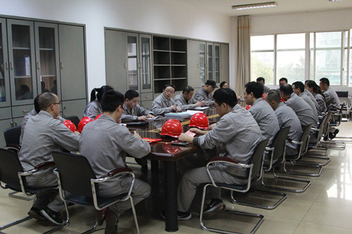 7.评估组进行现场点评.jpg