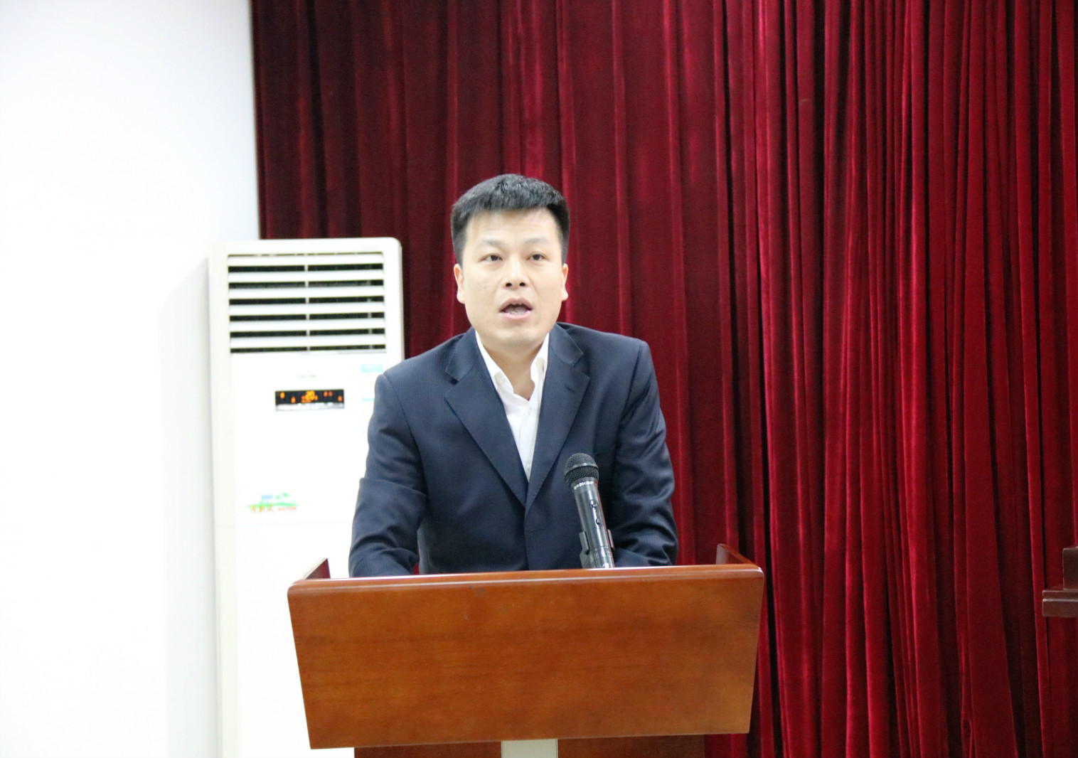 杜总讲话.jpg